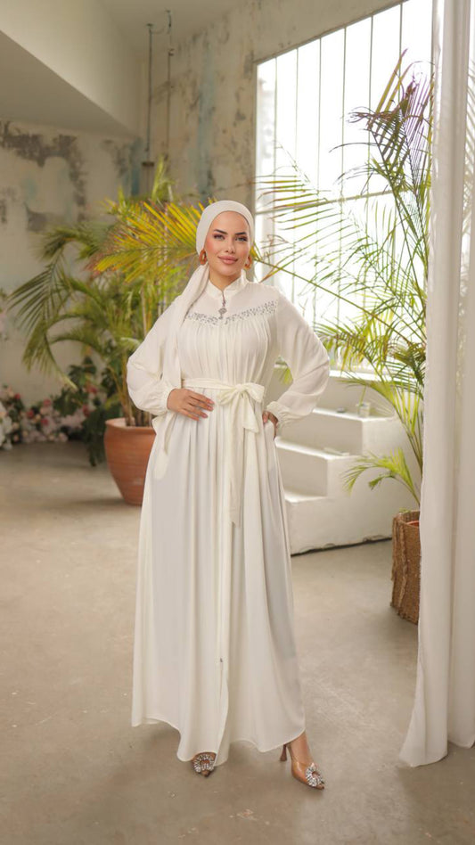 Chic white ivory abaya featuring a front zipper closure, side pockets, and matching waist belt for a flattering fit.