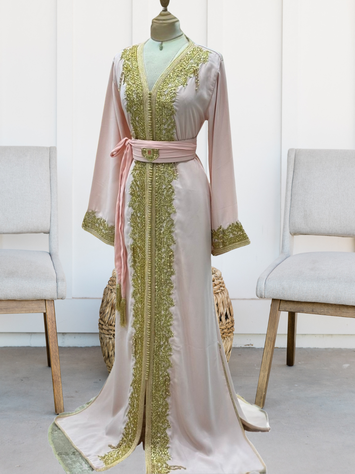 Handmade blush pink Moroccan caftan in crepe with gold embroidery – Shopanisa - Tendances An-Nisa
