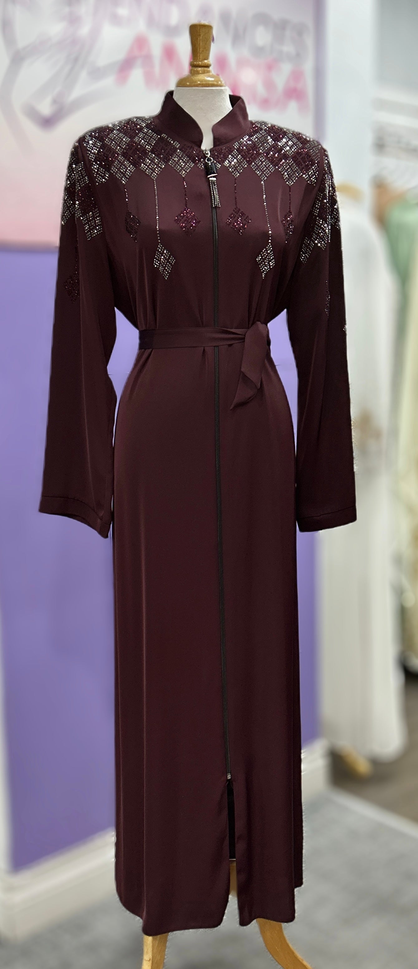 Abaya violet foncé ornée